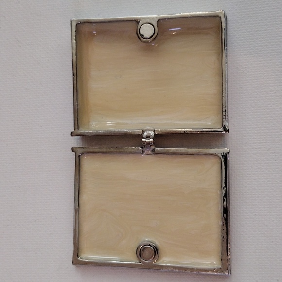 Art form pill or mini stash box. - Picture 2 of 6